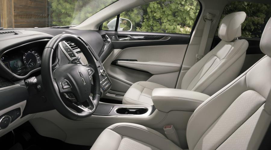 Интерьер Lincoln MKC Black Label 2018 года  (фото 9 из 44)